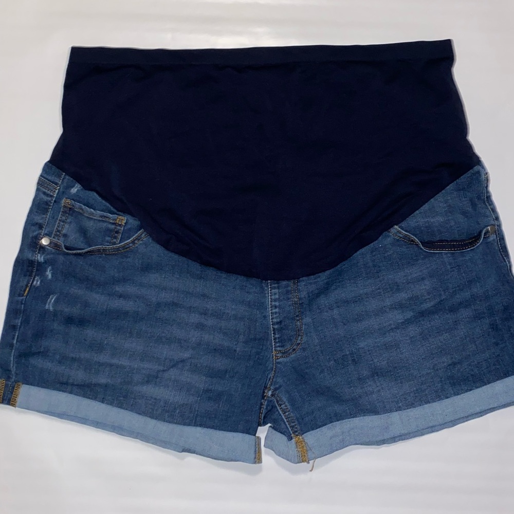 Plus size maternity shorts